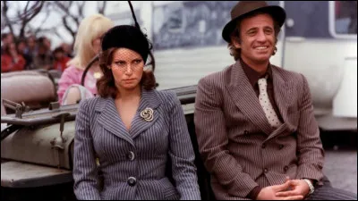Elle est Jane Gardner, la fiancée de Michel Gaucher (Belmondo) dans ce film de Claude Zidi sorti en 1977 :
