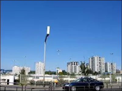 Ville francilienne, dans l'arrondissement d'Argenteuil, Montigny-lès-Cormeilles se situe dans le département ...