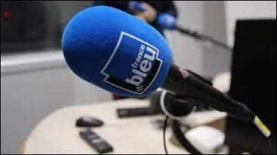 Bleu : En quelle année fut créé le réseau de radios locales "France Bleu" ?