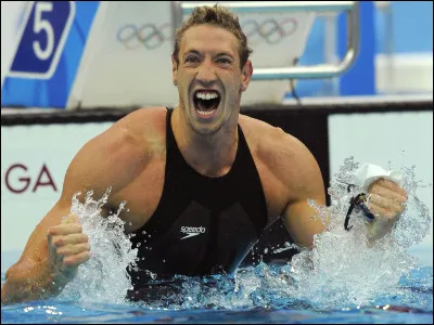 Sport : Lors de quels Jeux Olympiques Alain Bernard devint-il le premier champion olympique français du 100 mètres nage libre ?