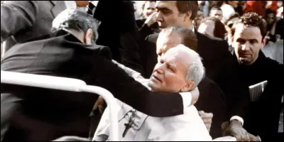 Histoire : En quelle année Jean-Paul II a-t-il été victime d'un attentat ?