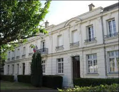 Village francilien, dans la Grande Couronne, Favières se situe dans le département ...