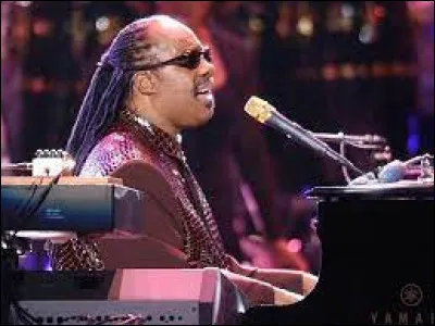 Cette chanson fut classée à la 1ère place.
Qui interprète la chanson "I Just Called To Say I Love You" ?