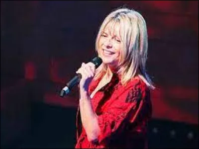 Cette chanson fut classée à la 6e place.
Quelle chanteuse a interprété "Hong Kong Star" ?