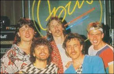 Cette chanson fut classée à la 1ère place.
Quel groupe a interprété "Live Is Life" ?