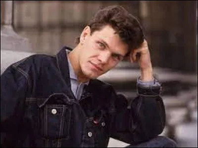 Cette chanson fut classée à la 4e place.
Quel chanteur français a interprété "Elle a les yeux revolver" ?