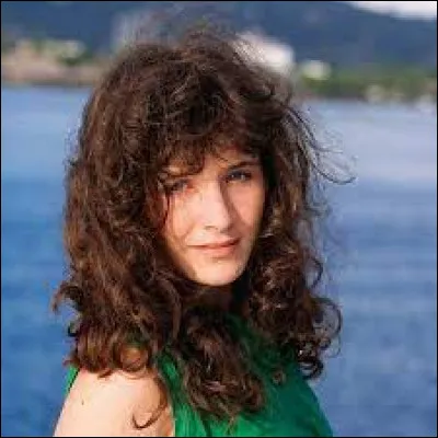 Cette chanson fut classée à la 1ère place.
Quelle chanteuse française a interprété "T'en va pas" ?