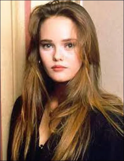 Cette chanson fut classée à la 1ère place.
À qui doit-on la chanson "Joe le taxi" ?