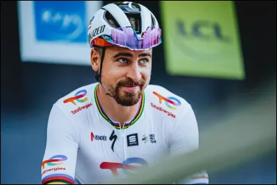 Complétez : Peter Sagan a remporté 7 fois le maillot...