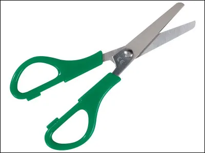 Complétez : Voici une... de ciseaux.