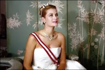 G - La princesse "Grace de Monaco" est d&eacute;c&eacute;d&eacute;e en 1982.