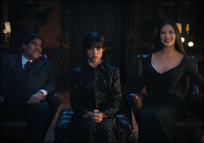 De combien d'écoles Mercredi a-t-elle été renvoyée ?