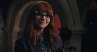 Quelle sorte de fleur Marilyn Thornhill offre-t-elle à Mercredi ?