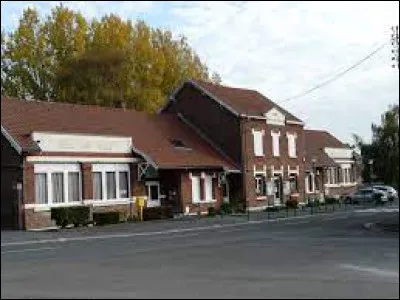 Je vous emmène maintenant dans les Hauts-de-France, à Banteux. Commune de l'aire d'attraction Cambrésienne, elle se situe dans le département ...
