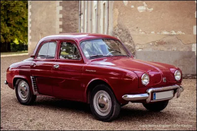 En quelle année Renault a-t-il lancé la "Dauphine" ?