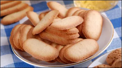 En quelle année a été inventée la Sablésienne, la biscuiterie ayant inventé les langues de chat ?