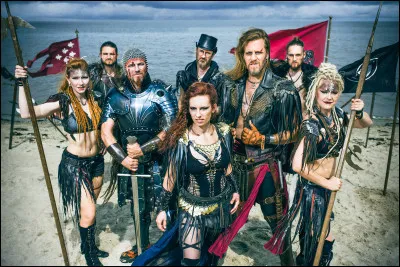 Mon premier est le premier groupement de mots de questions en français.
Mon deuxième te dit d'y aller.
Mon troisième est où roulent les trains.
Mon quatrième est la quatorzième lettre de l'alphabet.
Mon cinquième n'est pas bien.
Mon tout est une chanson de Feuerschwanz.