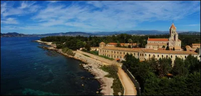 Comment se nomme ce petit archipel situé face à Marseille ?