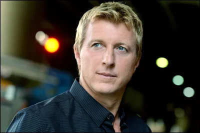 Qui fait son apparition dans le dojo Cobra Kai en tant que Senseï ?