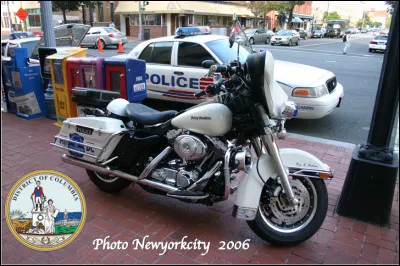 Quelle est cette ville en W, capitale des États-Uni, ville indépendante qui forme un district particulier ?