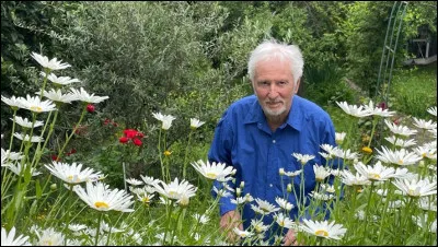 En 2021, Marcel Amont, écrivain, édite un roman d'amour entre un paysan et une châtelaine. Quel est son titre ?