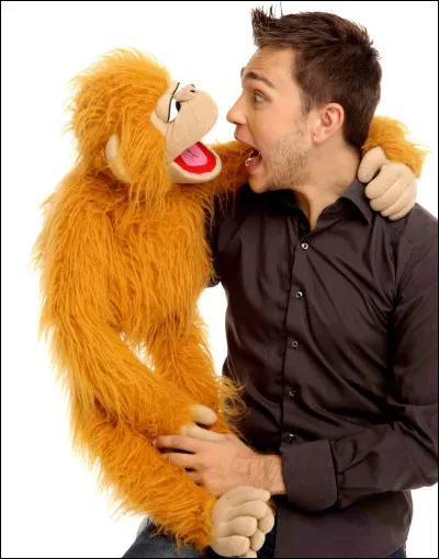 P - La marionnette de Jeff Panacloc s'appelle Jean-Jacques.