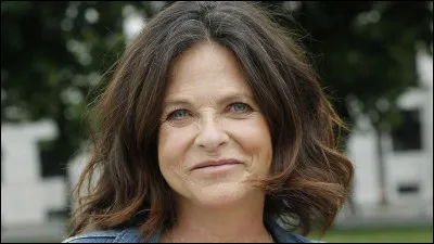 V - Charlotte Valandrey jouait dans la série "Engrenages".