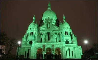 De nombreuses villes du monde se mettront aux couleurs de l'Irlande pour honorer la Saint-Patrick. Paris ne sera pas en reste et illuminera ses monuments de la couleur consacrée.
Quel est le symbole de l'Irlande ?