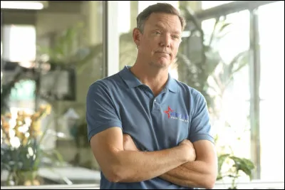 En quoi est déguisé Dean dans sa pub pour Boland Motors ?