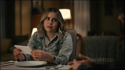 Quel est le nom du magasin où Annie couche avec le vendeur ?