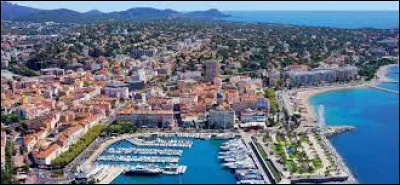 Luc habite &agrave; Saint-Rapha&euml;l (Var). Il porte le gentil&eacute; ...