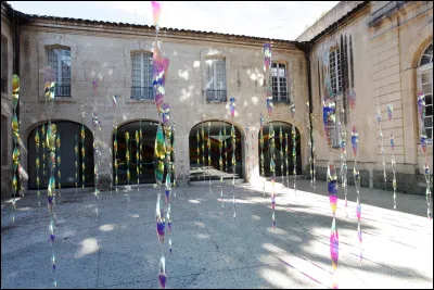 Art : Quel nom porte le musée dart contemporain unique d'Avignon ?