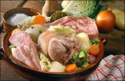 Gastronomie : Qu'est-ce qui n'entre pas dans la recette de la potée auvergnate ?