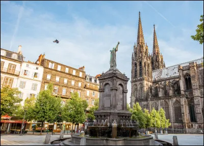 Histoire : En quelle année les cités de Clermont et de Montferrand se sont réunifiées pour créer Clermont-Ferrand ?