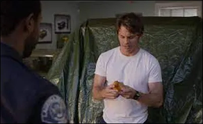 Quel est le morceau de l'oiseau qui se casse lors du meurtre de Steve ?