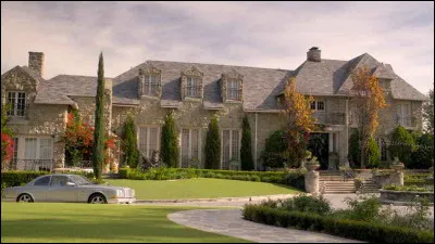 À combien était estimée la vente du manoir des Wood ?