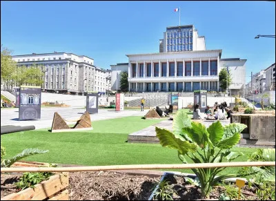Géographie : Combien y a-t-il de jours de pluie par an en moyenne à Brest ?