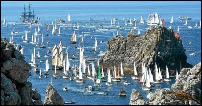 Culture : Lors de quel mois Brest accueille le festival international de la Mer ?