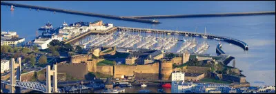 Ville : Quel bateau a été construit dans la rade de Brest ?