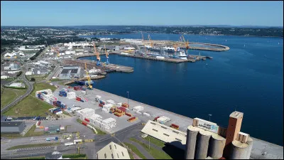 Histoire : Quel personnage a fait du port de Brest, un port militaire ?