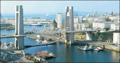 Ville : Comment s'appelle ce pont brestois ?