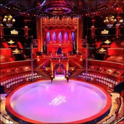 Quel premier jour de chaque mois est-il possible de réserver une visite guidée du Cirque d'Hiver Bouglione ?