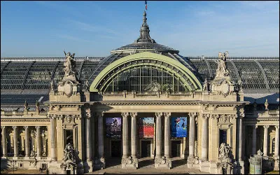 Quel est le monument qui abrite le palais de la Découverte ?
