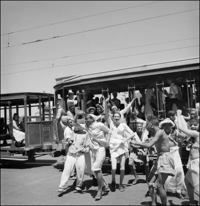10 ans plus tôt, c'est David Aruguete [...mais qui c'est ce type-là ?] qui s'y collait avec un "Si tu vas à Rio, n'oublie pas...(Complétez la phrase de cette rengaine) !"