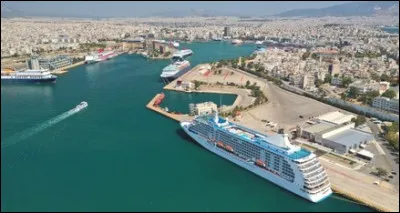 Quel est ce port aux portes d'Athènes dans le top 10 des ports de conteneurs européens mais désormais propriété de la Chine ?