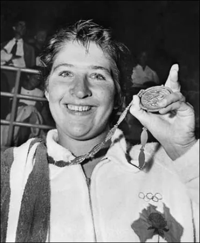 Dans quel sport Dawn Fraser a-t-elle obtenu 8 médailles olympiques dont 4 en or  ?