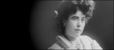 Qui est cette femme dans le film ?