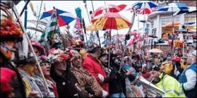 Lors du célèbre carnaval de Dunkerque, que jette-t-on ?