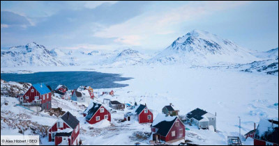 De quoi est recouvert l'essentiel du territoire du Groenland ?