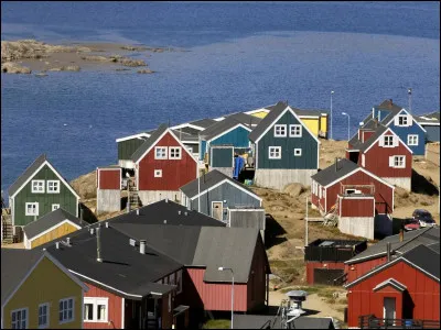 De quel pays le Groenland est-il dépendant ?